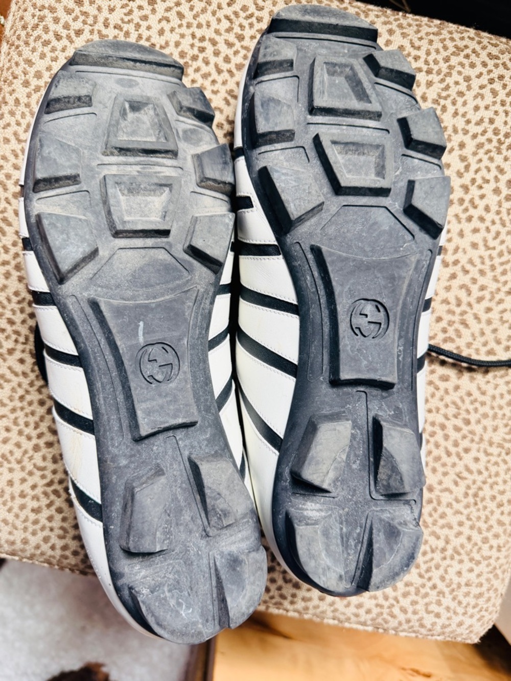 Gucci Black and White Lace-Up Sneaker with Signature Web Tab - Picture 4 of 5